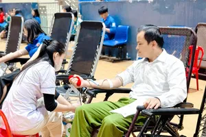 Các tình nguyện viên tham gia hiến máu