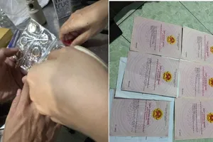 Đại tá Nguyễn Phương Đằng, Phó Giám đốc Công an tỉnh Đồng Nai phát biểu ý kiến với các đơn vị tham gia phá án. Ảnh: CATĐN