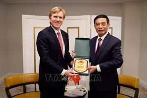 Đại tướng Phan Văn Giang tiếp Thứ trưởng thứ nhất Bộ Chiến tranh Hoa Kỳ