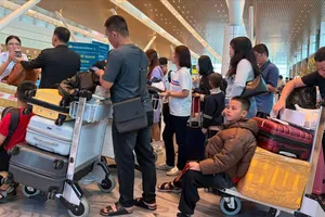 Ngày 22-2, sân bay Tân Sơn Nhất khai thác 1.069 chuyến với hơn 177.000 hành khách 