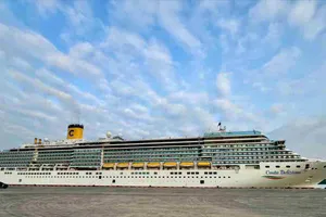 Tàu du lịch 5 sao cập cảng Phú Mỹ với gần 2.000 du khách đến TPHCM