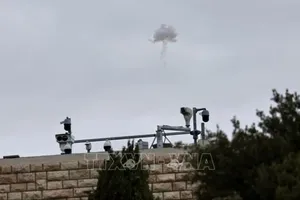 Iran phóng hơn 200 tên lửa và UAV đáp trả Israel