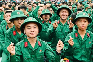 Chủ tịch Quốc hội Trần Thanh Mẫn, Bí thư Thành ủy TPHCM Trần Lưu Quang động viên tân binh lên đường nhập ngũ