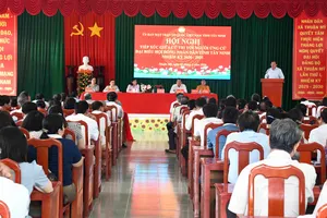 Chủ tịch UBND tỉnh Tây Ninh Lê Văn Hẳn trình bày chương trình hành động tại buổi tiếp xúc cử tri ứng cử đại biểu HĐND tỉnh