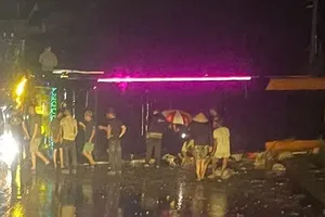 Lật xe khách trên Quốc lộ 19, 2 người nhập viện