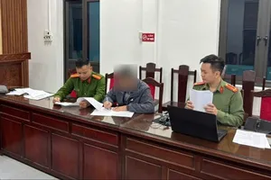 Đối tượng làm việc với cơ quan công an. Ảnh: CACC