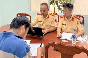 CSGT TPHCM xử lý nhiều trường hợp đăng thông tin sai sự thật trên mạng xã hội