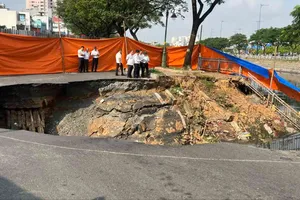 Đẩy nhanh tiến độ khắc phục sự cố bờ kè kênh Tàu Hủ và đường Ba Đình