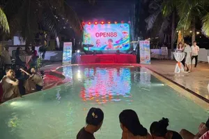 Các đối tượng thuê resort để quảng cáo cờ bạc trái phép. Ảnh: CACC