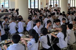 Một bữa ăn bán trú tại trường