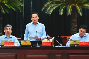 Bí thư Thành ủy TPHCM Trần Lưu Quang kết luận hội nghị. Ảnh: VIỆT DŨNG