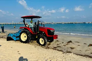 Đặc khu Côn Đảo đưa vào sử dụng máy sàng cát vệ sinh bãi biển