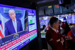 Giá dầu giảm, chứng khoán tăng sau tuyên bố ngừng bắn của Tổng thống Mỹ