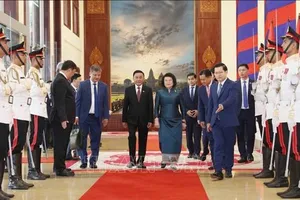 Lễ đón trọng thể Thường trực Ban Bí thư Trần Cẩm Tú thăm chính thức Vương quốc Campuchia