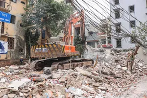 Người dân khẩn trương bàn giao mặt bằng để làm cầu Tứ Liên