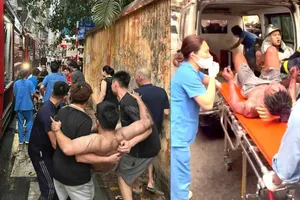 Cháy nhà trong ngõ sâu ở Ba Đình, 3 người thoát nạn