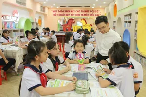 Học sinh tham gia hoạt động đọc mở rộng của môn tiếng Việt lớp 4, Trường Tiểu học Nguyễn Bỉnh Khiêm (phường Sài Gòn, TPHCM)