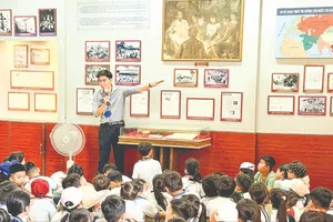 Học sinh tham quan tại Bảo tàng Hồ Chí Minh - Chi nhánh TPHCM