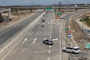 Đường cao tốc Biên Hòa - Vũng Tàu thông thoáng trong ngày đầu nghỉ lễ 30-4, 1-5
