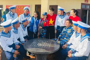 Đoàn công tác số 12 hoàn thành hải trình thăm Trường Sa, Nhà giàn DK1