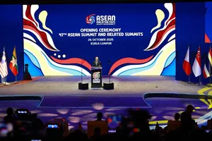 Thủ tướng Malaysia Anwar Ibrahim, Chủ tịch ASEAN 2025, phát biểu khai mạc Hội nghị Cấp cao ASEAN 47. Ảnh: TTXVN