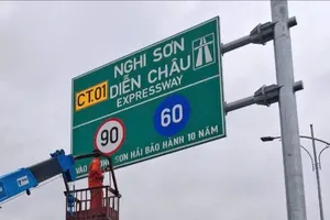 Đoạn đường Công ty Sơn Hải cắm biển bảo hành 10 năm nhưng đã bị gỡ bỏ. Ảnh: CTV