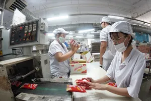 Dây chuyền sản xuất xúc xích tại Nhà máy chế biến thực phẩm Vissan, phường Bình Lợi Trung, TPHCM (ẢNH: HOÀNG HÙNG)