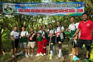 Các vận động viên tham gia giải leo núi