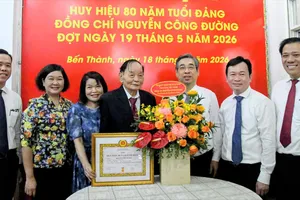 Lãnh đạo TPHCM trao Huy hiệu 80 năm tuổi Đảng đến các đảng viên
