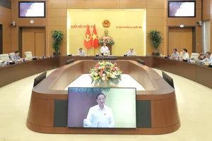 Phó Chủ tịch Quốc hội Nguyễn Khắc Định chủ trì phiên họp. Ảnh: CẨM HÀ 