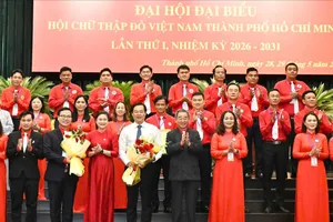 Ra mắt Chủ tịch Danh dự và Ban Chấp hành Hội Chữ thập đỏ Việt Nam TPHCM, nhiệm kỳ 2026-2031. Ảnh: VIỆT DŨNG