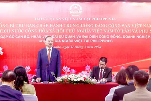 Tổng Bí thư, Chủ tịch nước Tô Lâm phát biểu tại buổi gặp gỡ cán bộ, nhân viên Đại sứ quán và đại diện cộng đồng, doanh nghiệp, chuyên gia người Việt Nam tại Philippines (ẢNH: TTXVN)