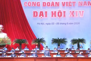 Đoàn Chủ tịch tại phiên thứ nhất đại hội, sáng 3-6. Ảnh: QUANG PHÚC