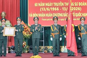 Sư đoàn 7 đón nhận Huân chương Bảo vệ Tổ quốc hạng Ba