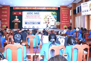 ThS Phạm Thị Ngọc Lan chia sẻ các kiến thức ngăn ngừa lừa đảo tài chính và giới thiệu những phương pháp hoạch định tài chính cá nhân đơn giản, dễ áp dụng (ẢNH: BTC)