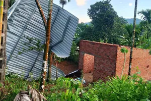 Khắc phục hậu quả lốc xoáy làm hơn 70 nhà dân tốc mái ở Quảng Ngãi