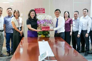 Lãnh đạo TPHCM thăm, chúc mừng các cơ quan báo chí nhân ngày 21-6