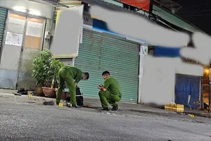 Công an khám nghiệm hiện trường một vụ án