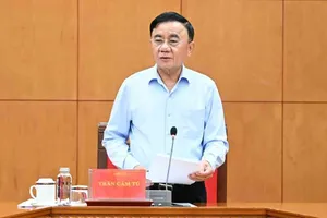 Đồng chí Trần Cẩm Tú, Ủy viên Bộ Chính trị, Thường trực Ban Bí thư phát biểu trong một phiên họp