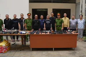 TPHCM: Triệt phá đường dây chế tạo, mua bán súng qua mạng