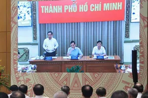 Chủ tịch UBND TPHCM nêu 3 giải pháp để thực hiện mục tiêu tăng trưởng 2 con số