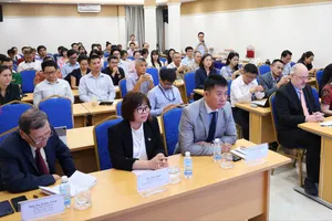 Ông Gregory Harris, Trưởng bộ phận Thương mại tại Thương vụ Hoa Kỳ, Tổng Lãnh sự quán Mỹ tại TPHCM, chia sẻ giải pháp phát triển thị phần bền vững tại Mỹ. Ảnh: MINH XUÂN