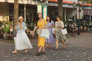 Du khách tại Phú Quốc. Ảnh: THU HÀ