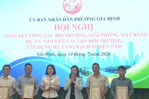Các cá nhân được khen thưởng tại hội nghị