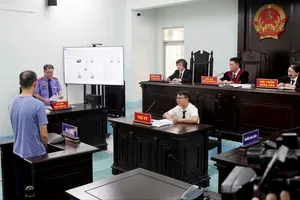 Phiên xét xử hình sự tại tòa án khu vực (Ảnh: MAI LINH)