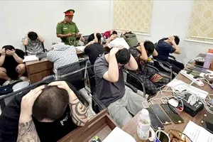 Công an TPHCM phát hiện nhóm người nước ngoài cư trú trái phép, nghi hoạt động lừa đảo trên không gian mạng trong đợt cao điểm 45 ngày đêm tổng rà soát, làm sạch địa bàn vừa qua (Ảnh: CÔNG AN CUNG CẤP)