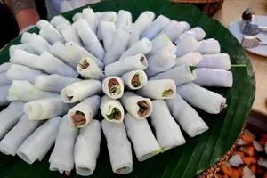 Phở cuốn Hà Nội, món mới được chế biến từ các nguyên liệu của Phở truyền thống. Ảnh: THU HÀ