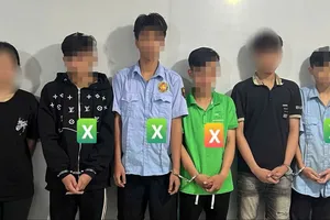 Bắt 4 thanh thiếu niên hỗn chiến bằng súng và dao tự chế sau mâu thuẫn trên mạng xã hội