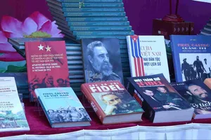 Các đại biểu tham dự các hoạt động chuyên đề “Chủ tịch Hồ Chí Minh - Tổng Tư lệnh Fidel Castro: Nghĩa tình son sắt đặc biệt”. Ảnh HOA NGUYỄN