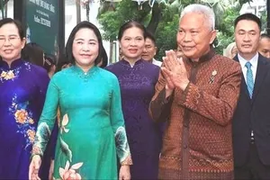 Chủ tịch Quốc hội kiêm Chủ tịch Hạ viện Thái Lan dự triển lãm Đan kết hữu nghị và thăm Đền Ngọc Sơn